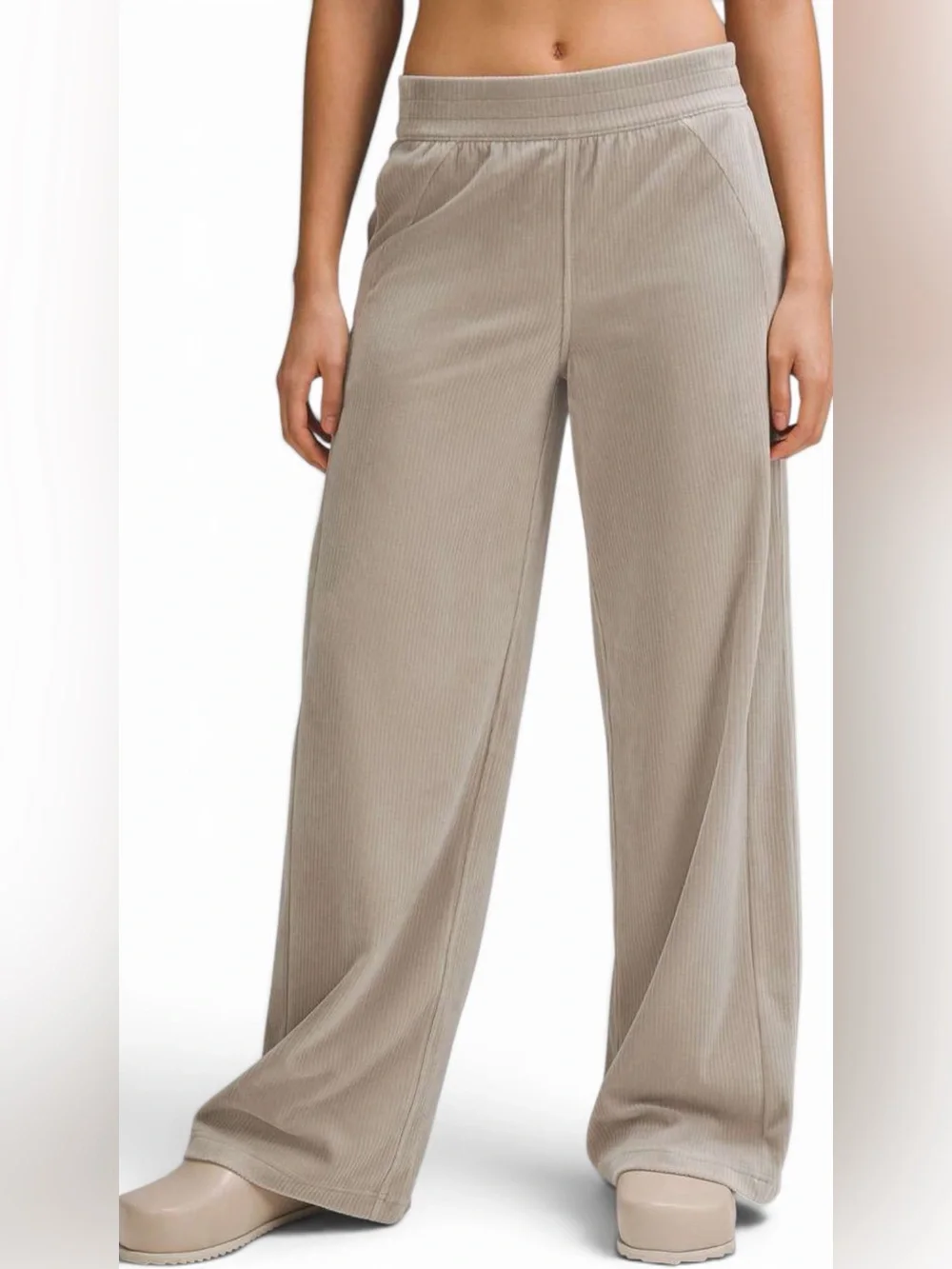 Lululemon – Scuba Mid-Rise Wide-Leg Pant Velvet Cord – Riverstone – Sz. 6